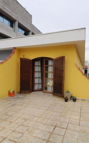 Casa à venda com 247m², 3 quartos e 2 vagasVaranda