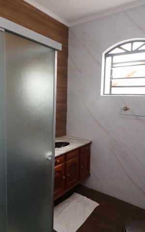 Casa à venda com 247m², 3 quartos e 2 vagasBanheiro