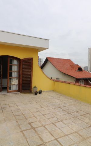 Casa à venda com 247m², 3 quartos e 2 vagasVaranda