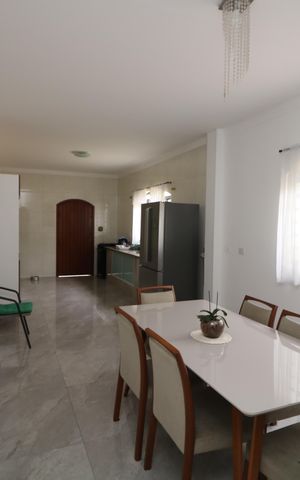 Casa à venda com 247m², 3 quartos e 2 vagasCozinha