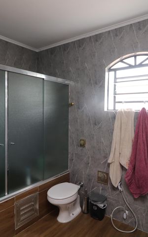Casa à venda com 247m², 3 quartos e 2 vagasBanheiro da Suíte 2