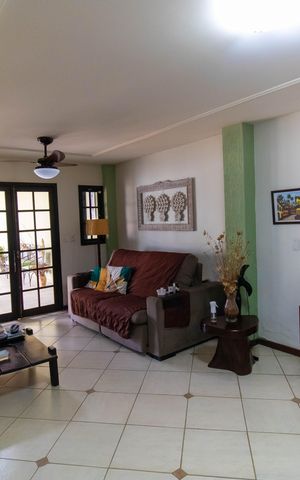 Casa à venda com 160m², 3 quartos e 6 vagas Casa à venda com 160m², 3 quartos e 6 vagasSala