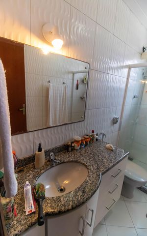 Casa à venda com 160m², 3 quartos e 6 vagas Casa à venda com 160m², 3 quartos e 6 vagasBanheiro da Suíte