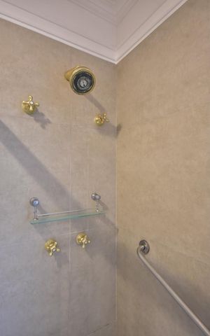 Apartamento para alugar com 296m², 3 quartos e 4 vagasChuveiro do Banheiro