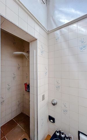 Casa à venda com 285m², 5 quartos e 6 vagasBanheiro