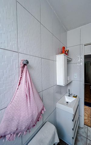 Casa à venda com 285m², 5 quartos e 6 vagasCasa 2 - Banheiro social