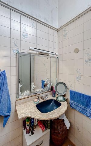 Casa à venda com 285m², 5 quartos e 6 vagasBanheiro