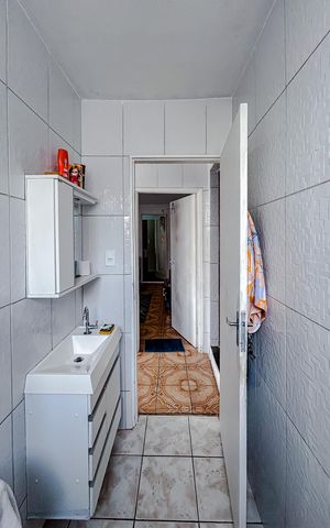 Casa à venda com 285m², 5 quartos e 6 vagasCasa 2 - Banheiro social