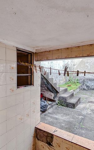 Casa à venda com 285m², 5 quartos e 6 vagasÁrea de Serviço
