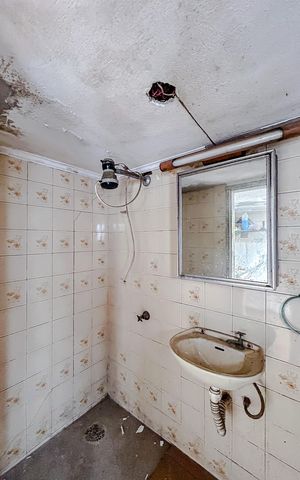 Casa à venda com 285m², 5 quartos e 6 vagasBanheiro de serviço