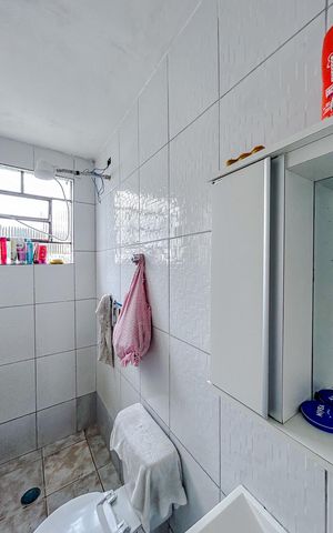 Casa à venda com 285m², 5 quartos e 6 vagasCasa 2 - Banheiro social
