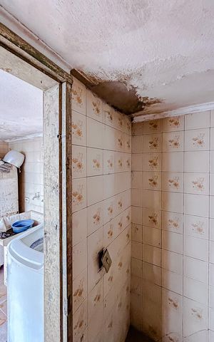 Casa à venda com 285m², 5 quartos e 6 vagasBanheiro de serviço