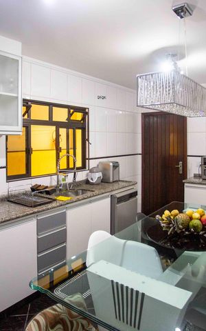 Casa para alugar com 226m², 4 quartos e 2 vagasCozinha