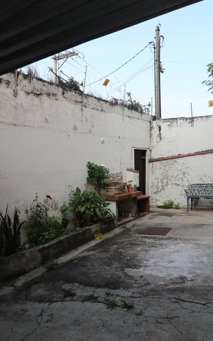 Casa à venda com 180m², 6 quartos e 1 vagaQuintal e Garagem