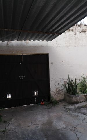 Casa à venda com 180m², 6 quartos e 1 vagaQuintal e Garagem