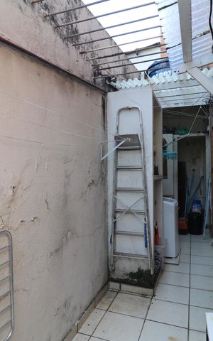 Casa à venda com 180m², 6 quartos e 1 vagaÁrea de Serviço 2