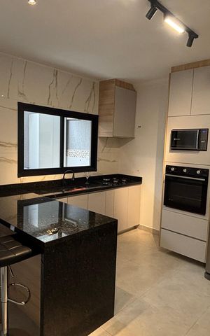 Casa à venda com 133m², 3 quartos e 2 vagas Casa à venda com 133m², 3 quartos e 2 vagasCozinha