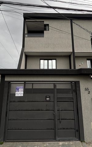 Casa à venda com 133m², 3 quartos e 2 vagas Casa à venda com 133m², 3 quartos e 2 vagasFachada