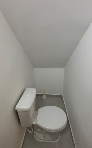 Casa à venda com 133m², 3 quartos e 2 vagas Casa à venda com 133m², 3 quartos e 2 vagasLavabo