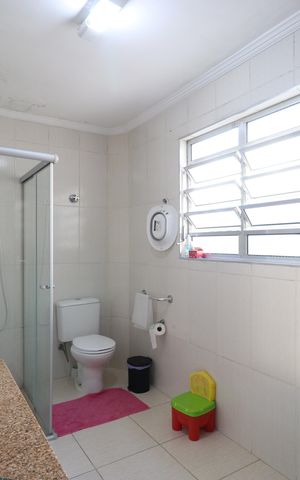 Casa à venda com 150m², 3 quartos e 1 vagaBanheiro 