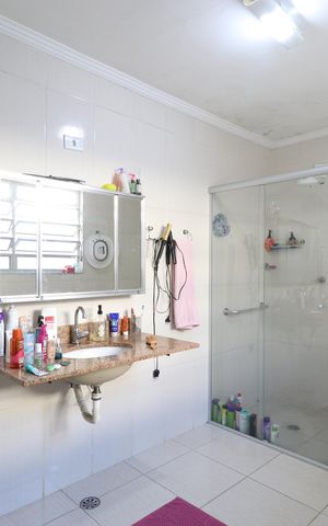 Casa à venda com 150m², 3 quartos e 1 vagaBanheiro 