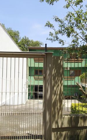 Casa à venda com 242m², 5 quartos e 1 vagaFachada
