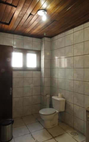 Casa à venda com 242m², 5 quartos e 1 vagaBanheiro 2