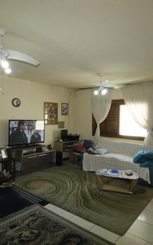 Casa à venda com 242m², 5 quartos e 1 vagaSala