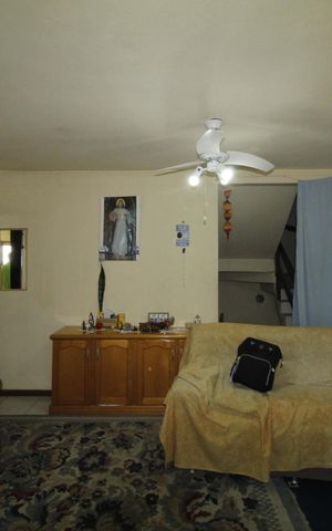 Casa à venda com 242m², 5 quartos e 1 vagaSala