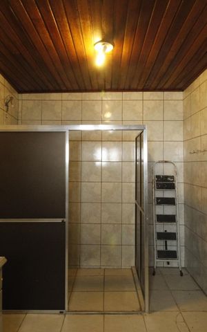 Casa à venda com 242m², 5 quartos e 1 vagaBanheiro 2