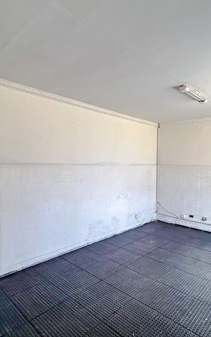Casa à venda com 352m², 4 quartos e 4 vagasCozinha 1