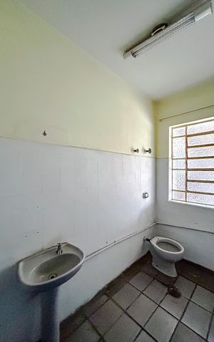 Casa à venda com 352m², 4 quartos e 4 vagasBanheiro 3