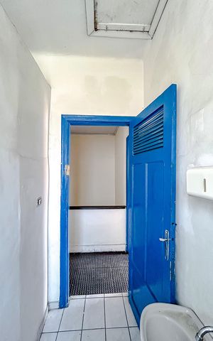 Casa à venda com 352m², 4 quartos e 4 vagasBanheiro 1