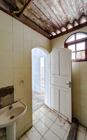 Casa à venda com 352m², 4 quartos e 4 vagasBanheiro 5