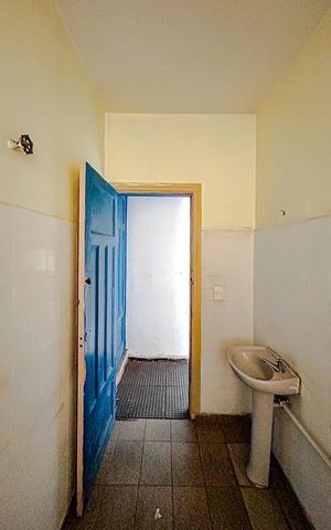 Casa à venda com 352m², 4 quartos e 4 vagasBanheiro 3