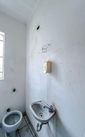 Casa à venda com 352m², 4 quartos e 4 vagasBanheiro 2