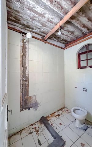 Casa à venda com 352m², 4 quartos e 4 vagasBanheiro 5