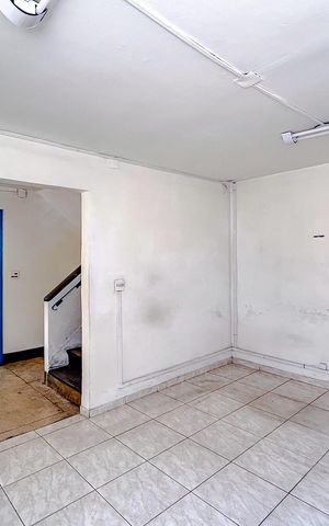 Casa à venda com 352m², 4 quartos e 4 vagasSala 1