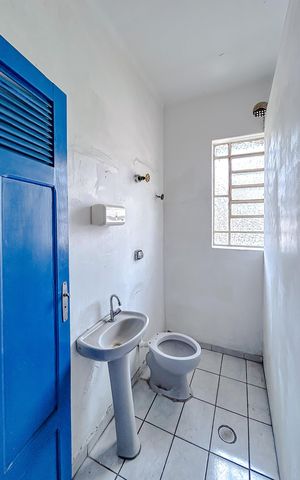 Casa à venda com 352m², 4 quartos e 4 vagasBanheiro 1