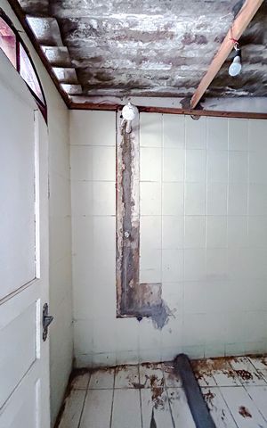Casa à venda com 352m², 4 quartos e 4 vagasBanheiro 5