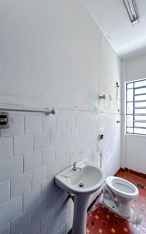 Casa à venda com 352m², 4 quartos e 4 vagasBanheiro 4