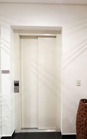 Apartamento à venda com 290m², 2 quartos e 3 vagas Apartamento à venda com 290m², 2 quartos e 3 vagasHall de entrada