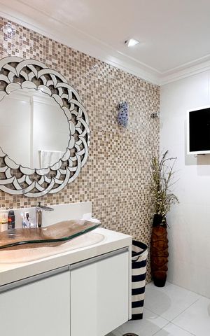 Apartamento à venda com 290m², 2 quartos e 3 vagas Apartamento à venda com 290m², 2 quartos e 3 vagasBanheiro da Suíte 2