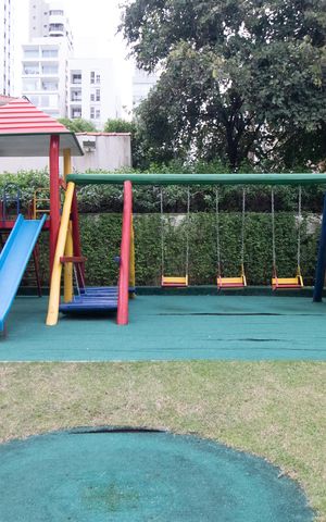 Apartamento à venda com 181m², 5 quartos e 4 vagas Apartamento à venda com 181m², 5 quartos e 4 vagasÁrea comum - Playground