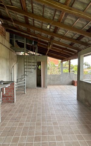 Casa à venda com 220m², 2 quartos e 1 vaga