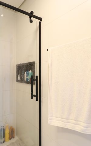 Apartamento à venda com 83m², 2 quartos e 2 vagasBanheiro da Suíte