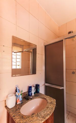Casa à venda com 230m², 4 quartos e 3 vagas Casa à venda com 230m², 4 quartos e 3 vagasBanheiro 2