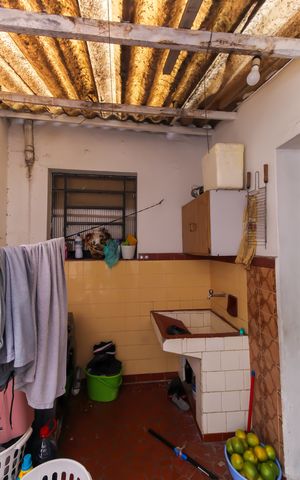 Casa à venda com 230m², 4 quartos e 3 vagas Casa à venda com 230m², 4 quartos e 3 vagasÁrea de Serviço