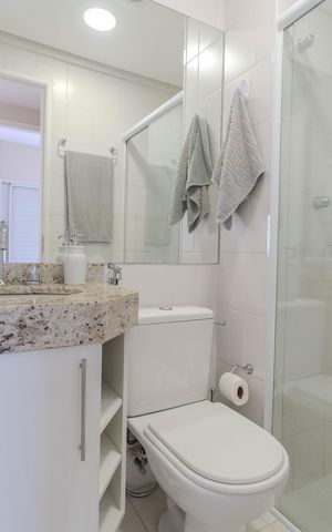 Apartamento à venda com 55m², 2 quartos e 2 vagas Apartamento à venda com 55m², 2 quartos e 2 vagasBanheiro