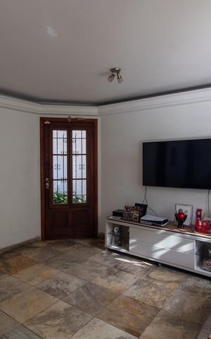 Casa à venda com 290m², 3 quartos e 2 vagas Casa à venda com 290m², 3 quartos e 2 vagasSala